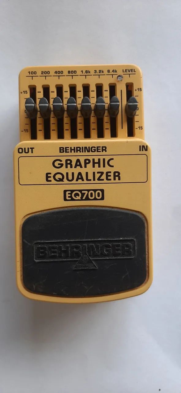 Equalizador Behringer EQ700 