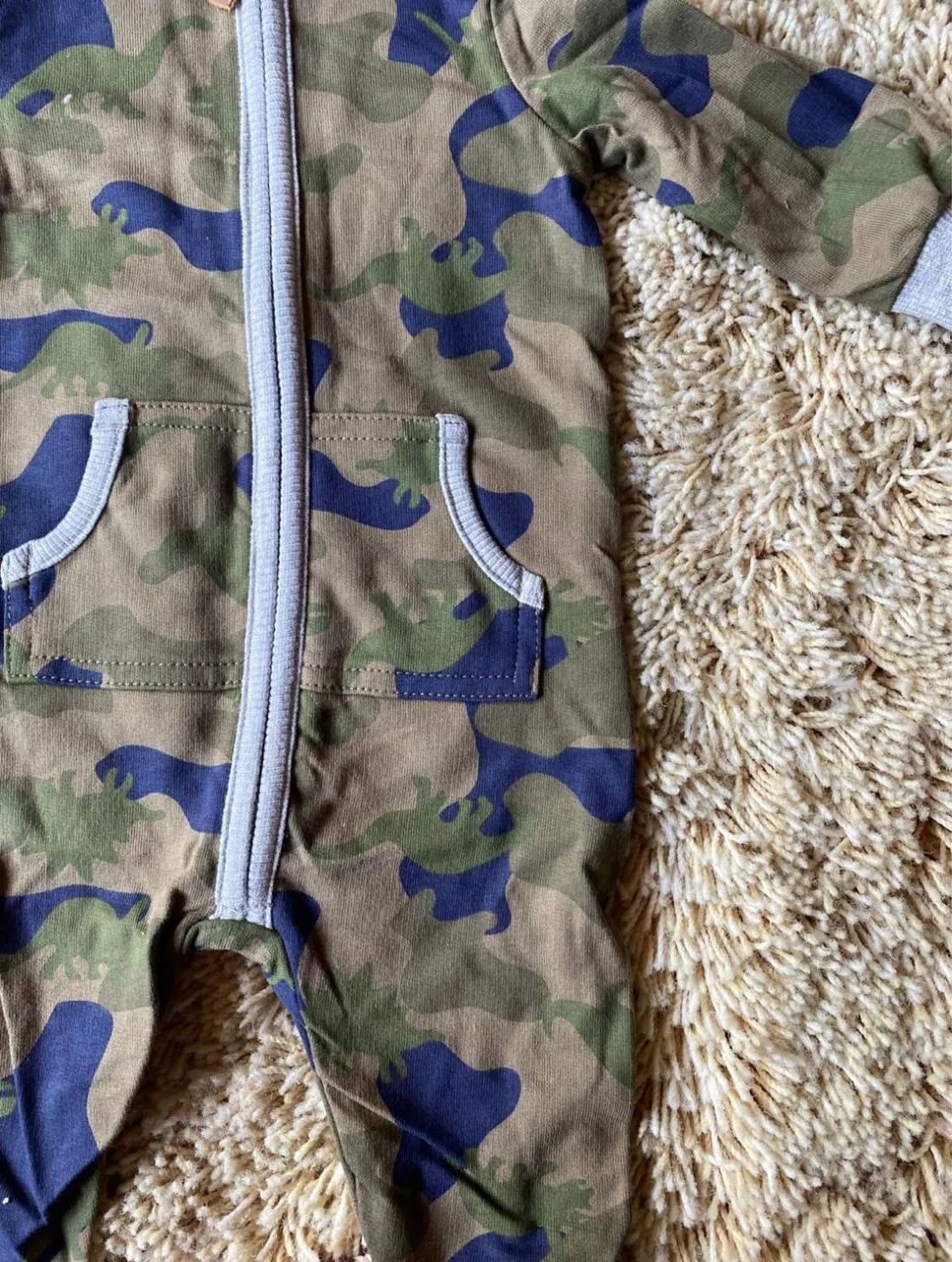 Macacão camuflado Carters usado apenas 1x - Foto 3