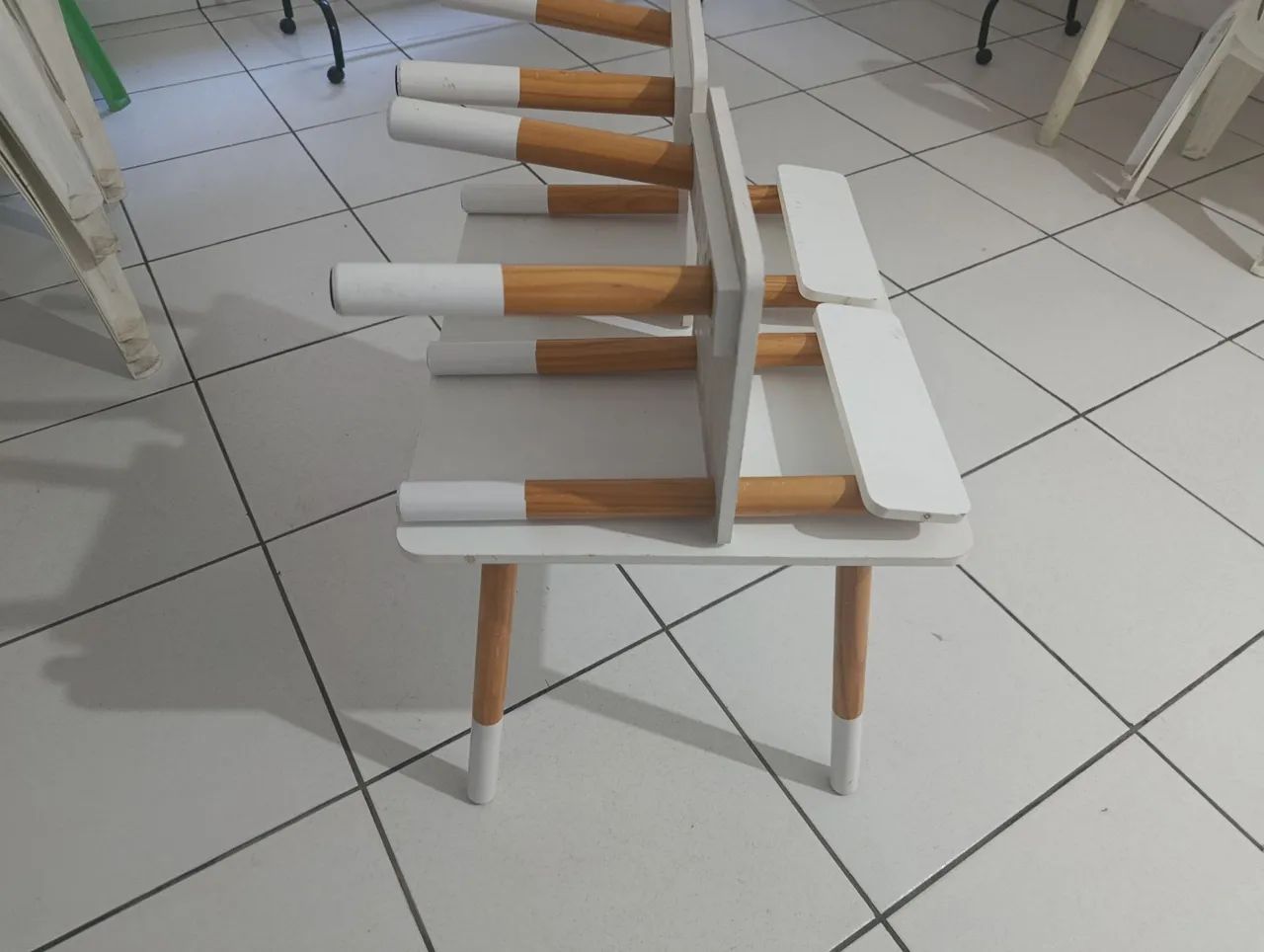 Mesa e cadeiras em madeira infantil - Foto 3