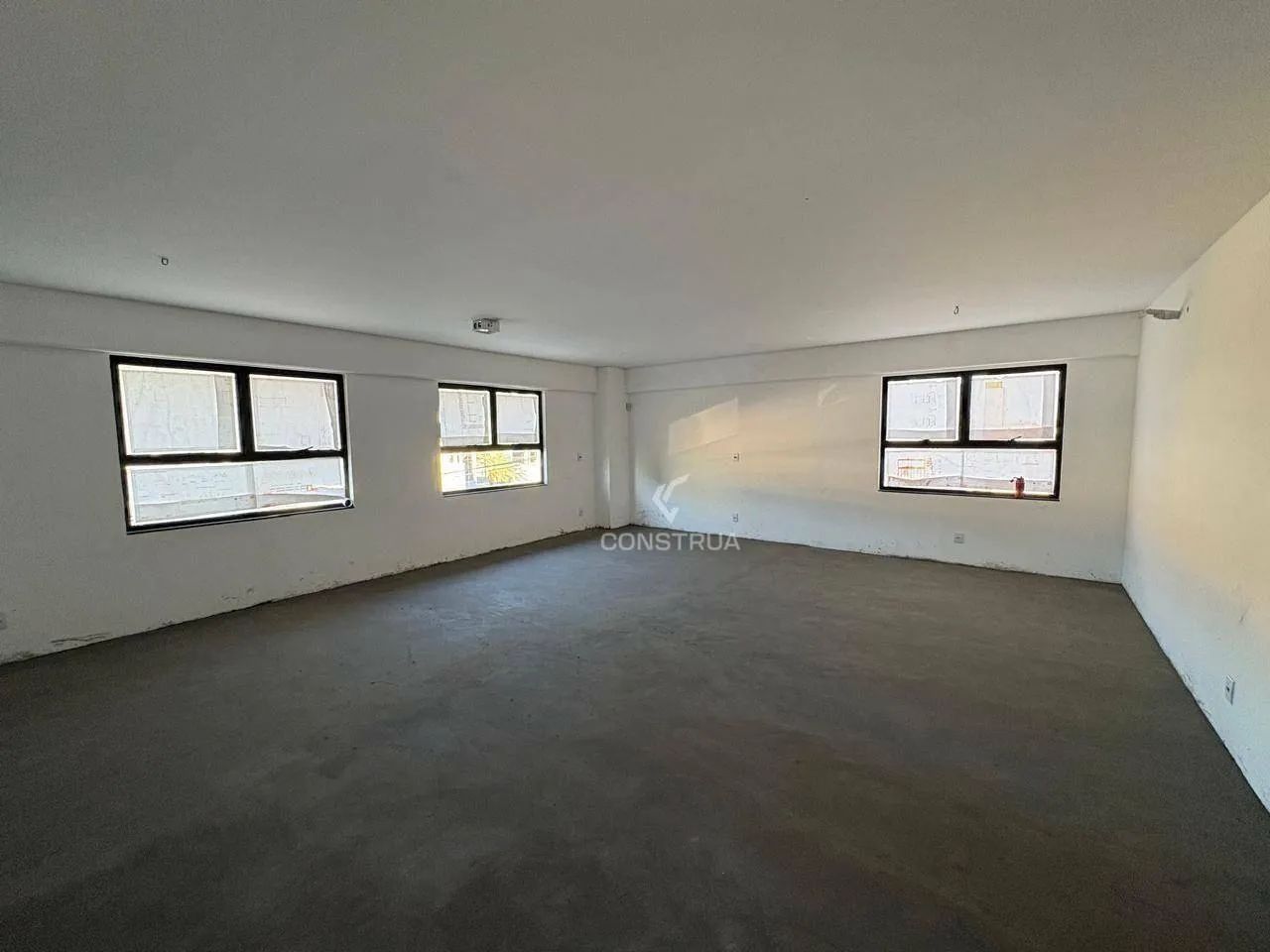 SALA COMERCIAL PARA LOCAÇÃO NA AVENIDA ÂNGELO SIMÕES EM CAMPINAS/SP