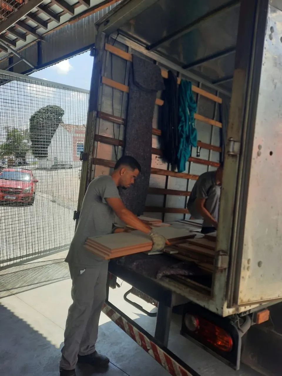 Frete mudança caminhão baú  - Foto 4