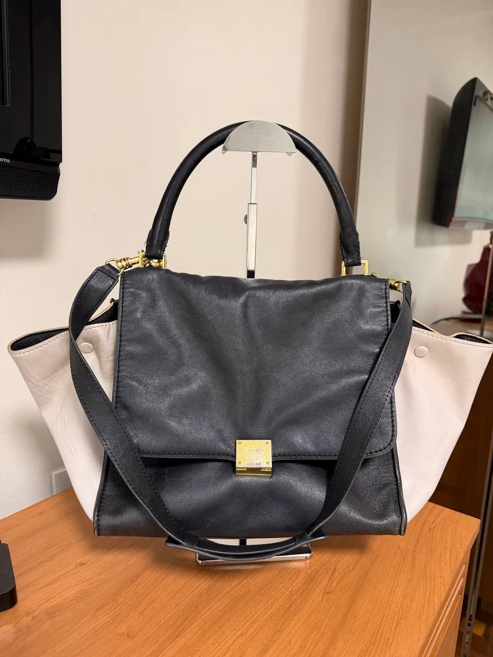 bolsa tiracolo celine trapeze preta