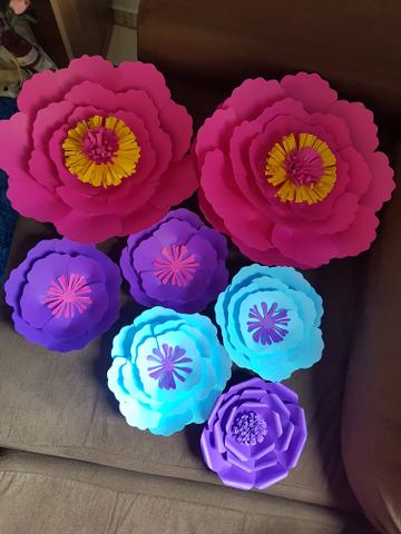 Flores de papel para decoração de festa