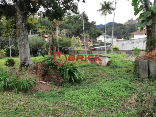 Ótimo terreno plano com 466 m² no bom retiro.