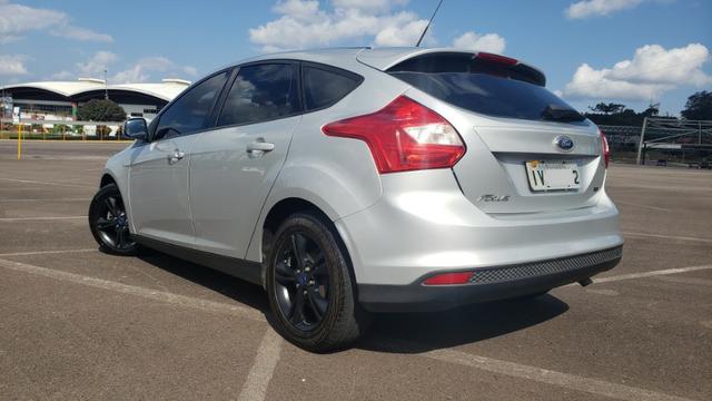 Ford Focus SE 1.6 - pneus novos - carro revisado - Foto 6
