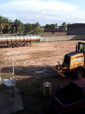 Aluga-se terreno com salas