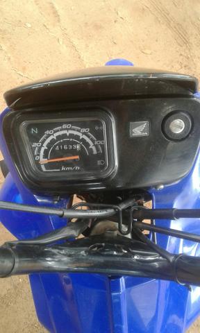 Vendo uma pop azul em dias quitado so no ponto de transferir valor negociavel