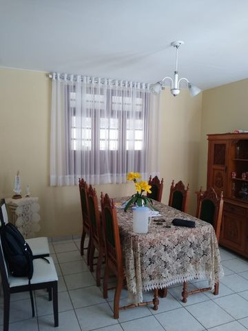 Excelente e ampla casa 3 suits e piscina Proximo a Faculdades, e comercio e Hospital - Foto 7