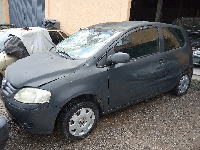 Sucata de Vw Fox 1.0 2p 2004 - Somente para peças - Foto 2