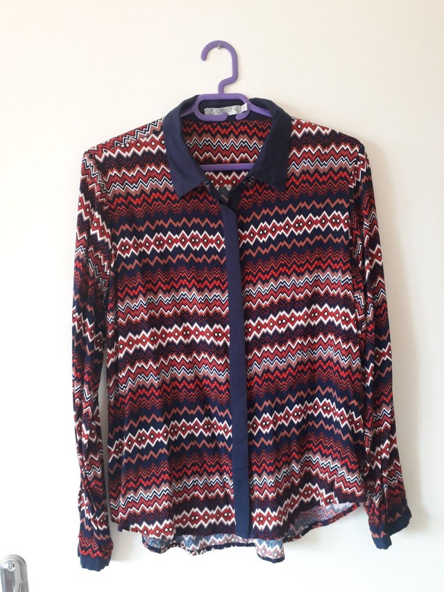 Camisa estampada de botões (nova) | Tam G 