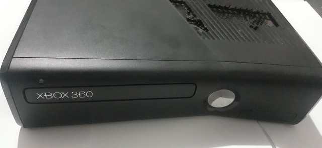 Xbox 360 e Kinect com alguns detalhes