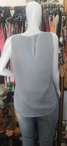 Blusa em Crepe Cinza NOVA - Tam. G - Foto 6