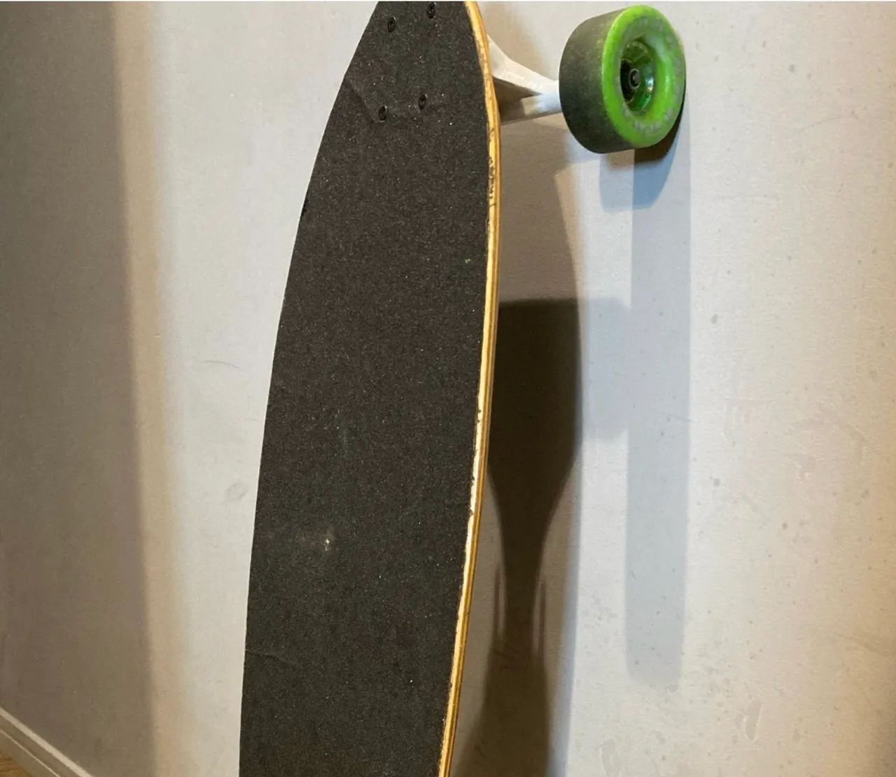 Skate LONGBOARD personalizado pouco usado - Foto 2