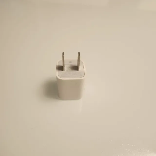 Fonte Carregador Original Apple - Plugue Americano - A1385