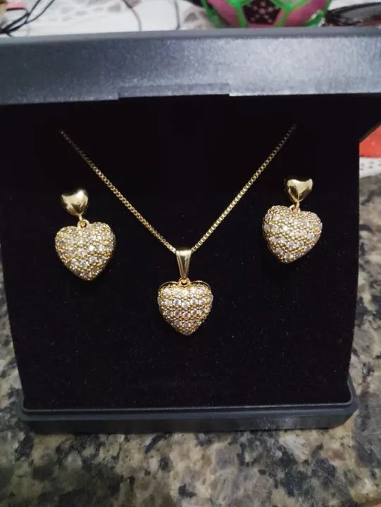 Conjunto de Brincos e Colar de Coração