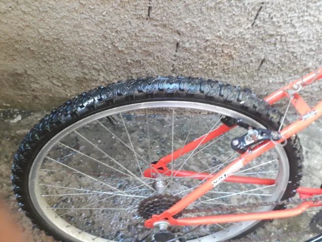 Bicicleta de 18 marchas usada e em bom estado geral.