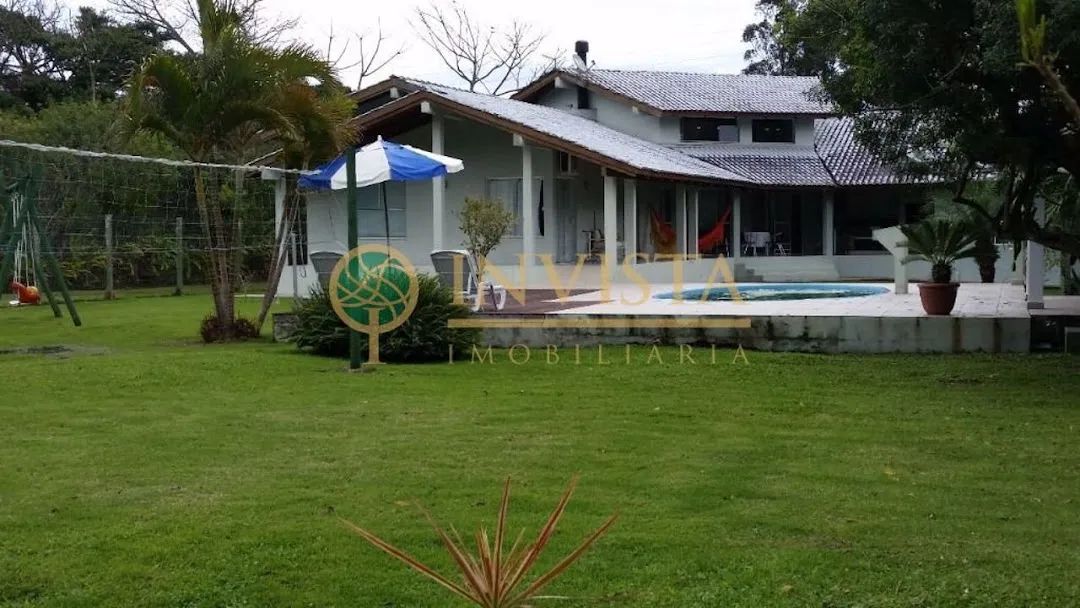 Terreno de 8.400 m² à venda em Florianópolis/SC.