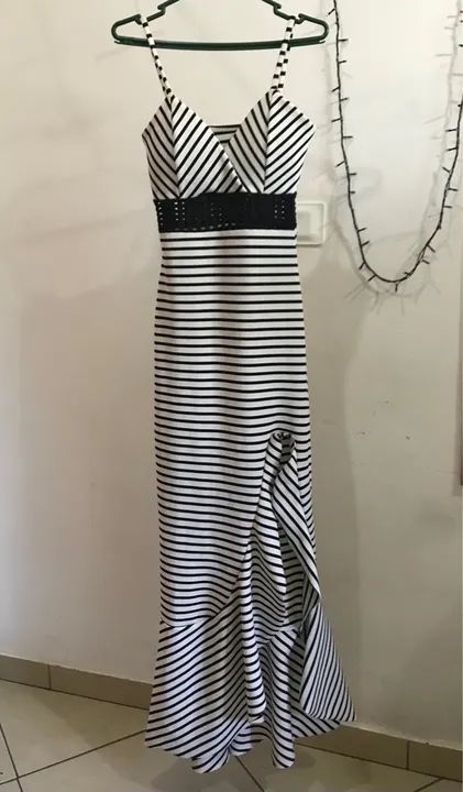 Vestido listrado preto e branco