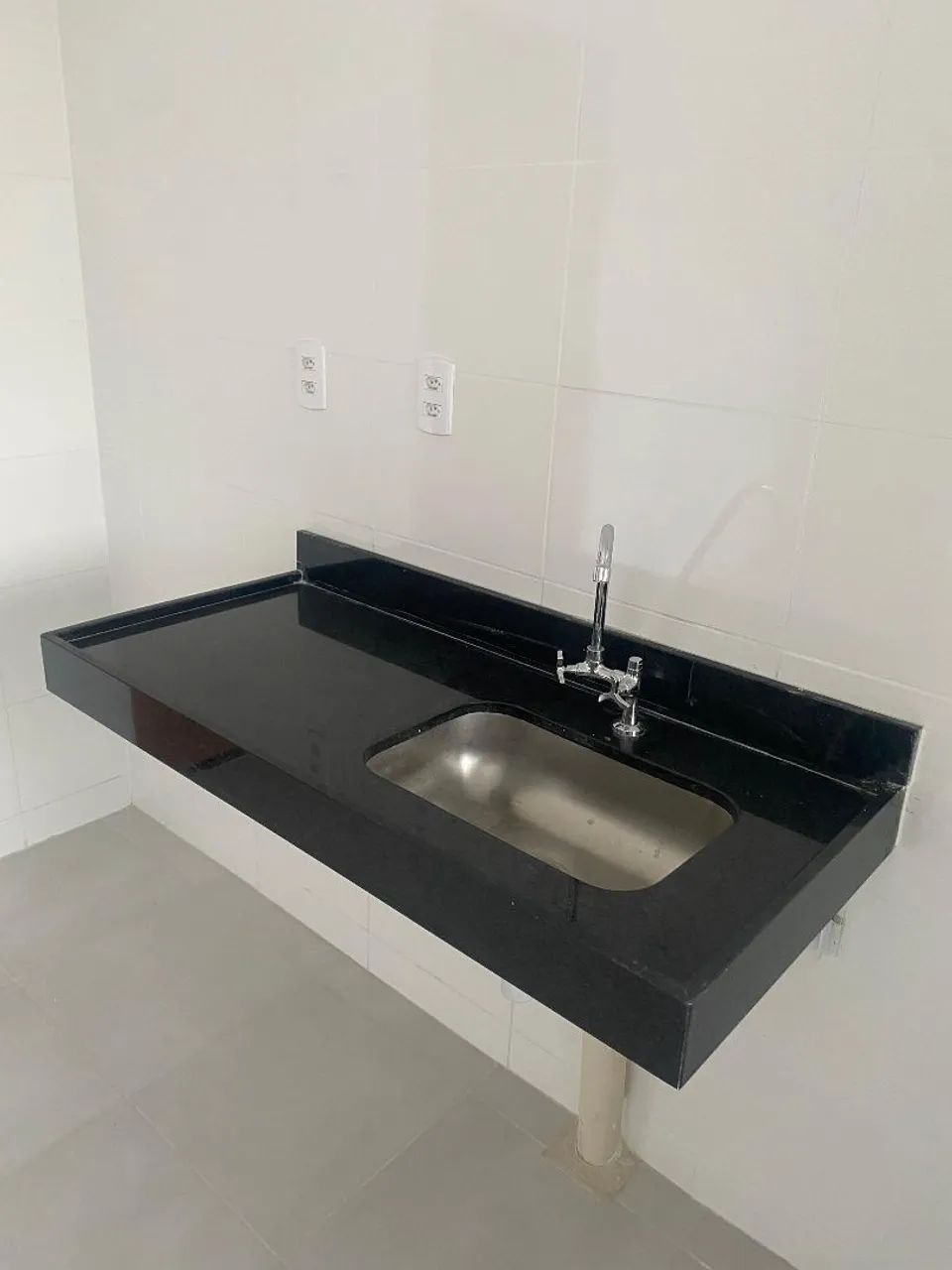 Pia de cozinha em granito preto e tanque sao gabriel
