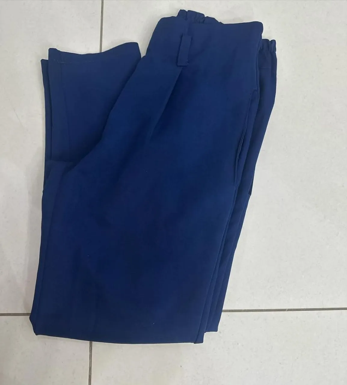 Calça azul marinho nova