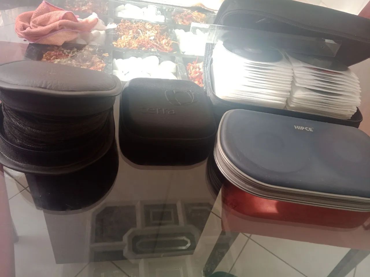 Coleção de CDs Variados estojos com 50 CDs música e filmes