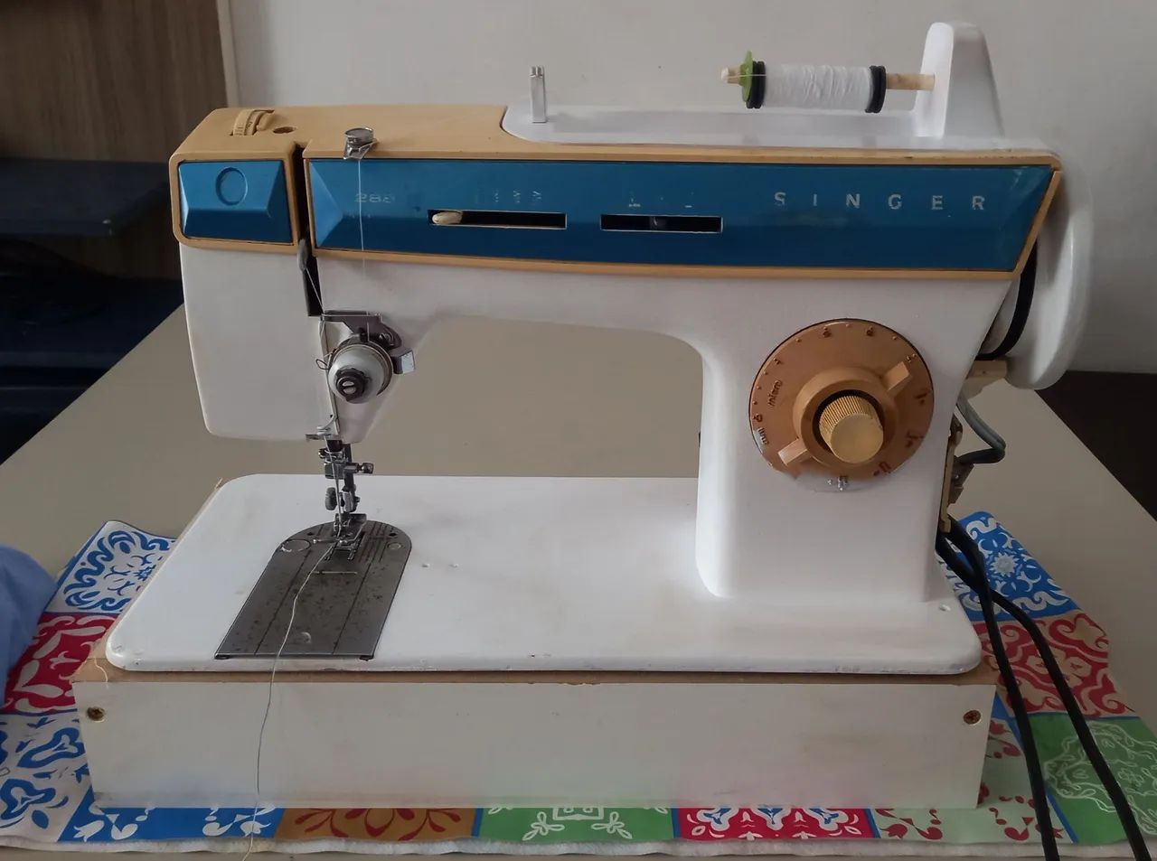 Máquina de Costura reta e zig-zag 