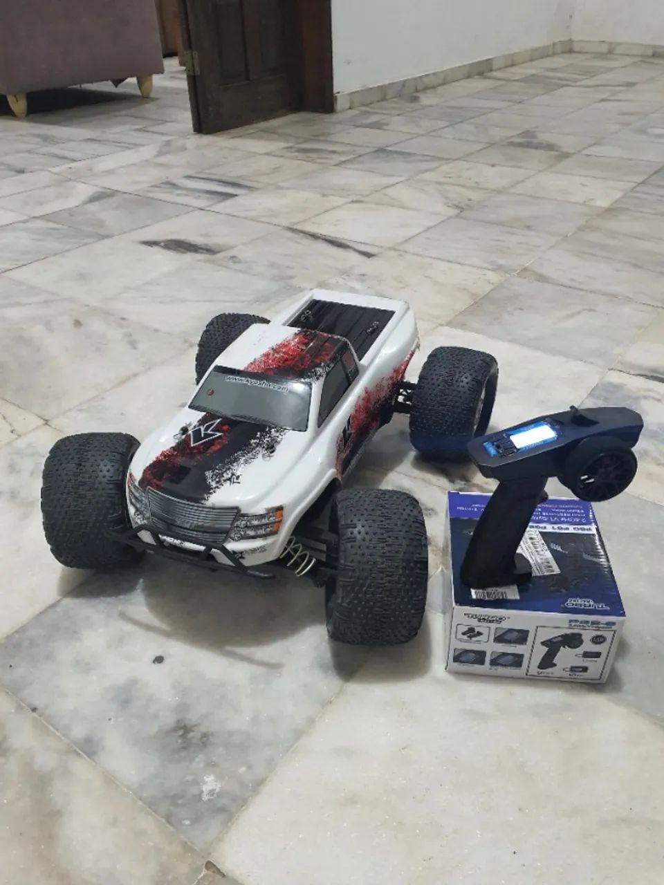 Automodelo Kyosho DMT Elétrico Brushless