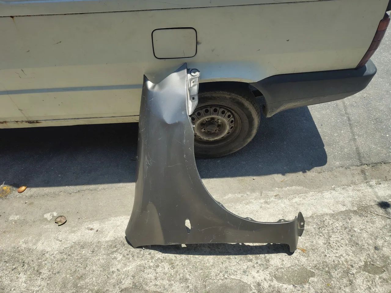 Paralama direito Toyota Etios 2013 a 2021 c/ detalhe a ser recuperado