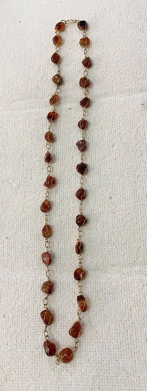 Vende-se Colar de pedra natural Ágata Mel. Com acabamento Dourado. - Foto 2