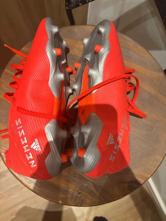 Chuteira Adidas nemesis 