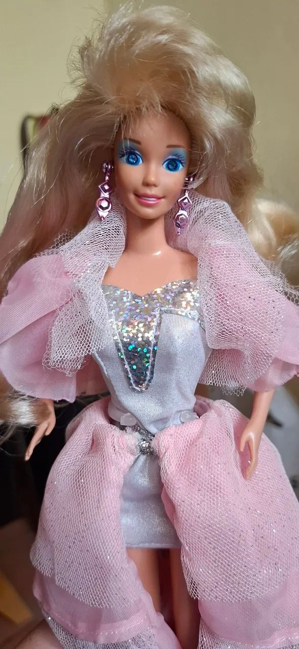 Boneca Barbie estrela Brilhos Mágicos. - Foto 2