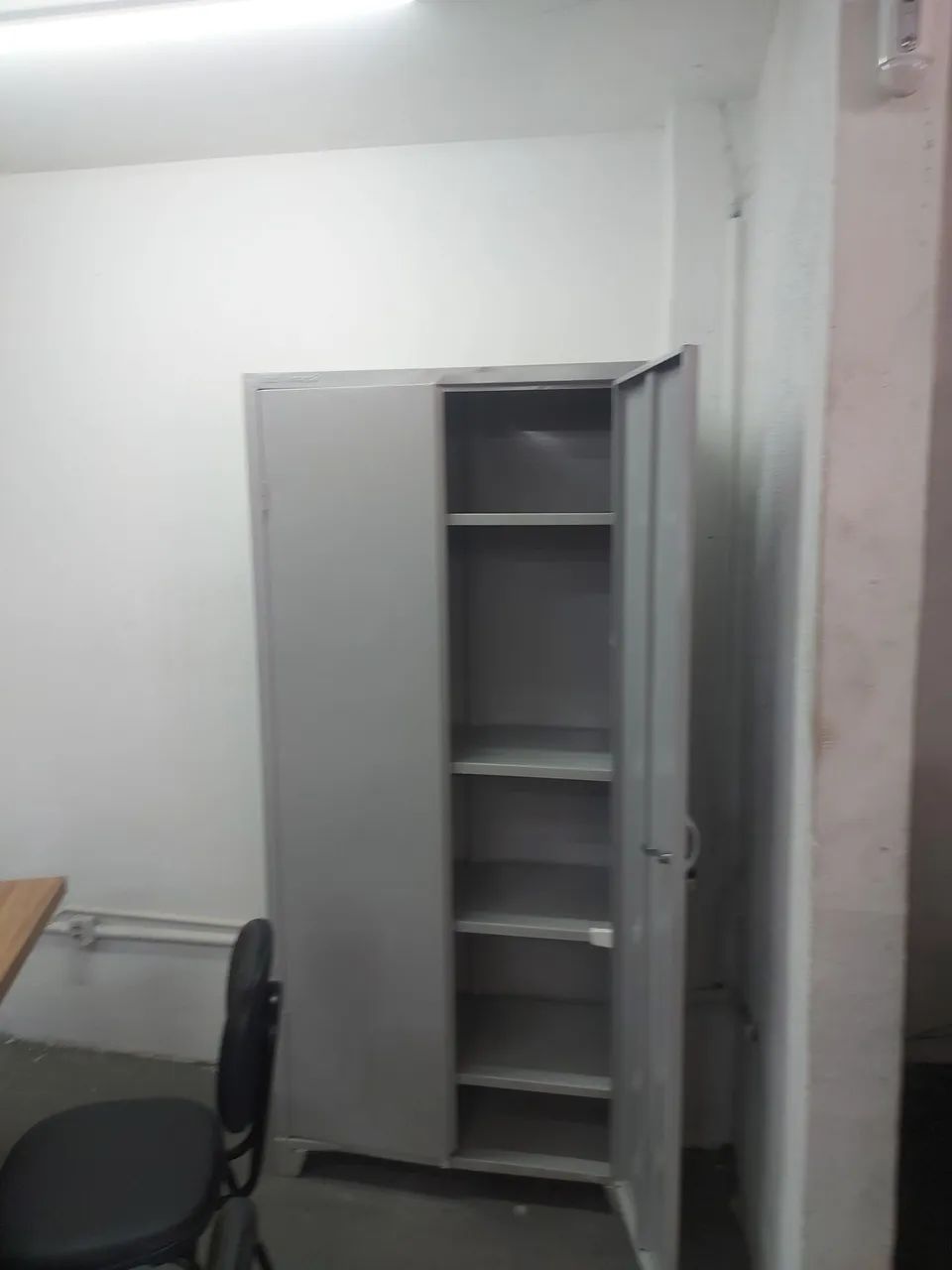 ARMARIO EM ACO ALTO 2 PTS 1.90CM AVISTA R$ 1.600 ZAP * IMEDIATO 