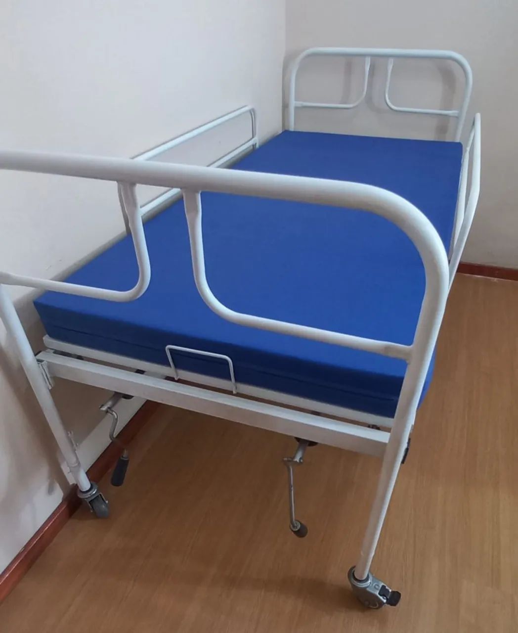 CAMA HOSPITALAR MANUAL 2 MOVIMENTOS  - Foto 2