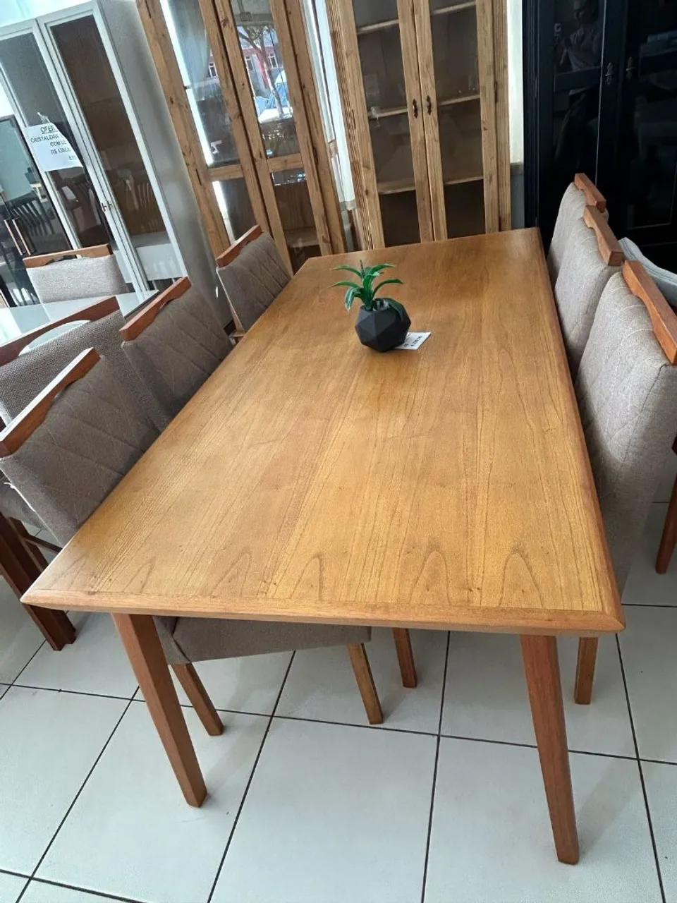 Mesa de Jantar em Madeira Maciça com 6 cadeiras