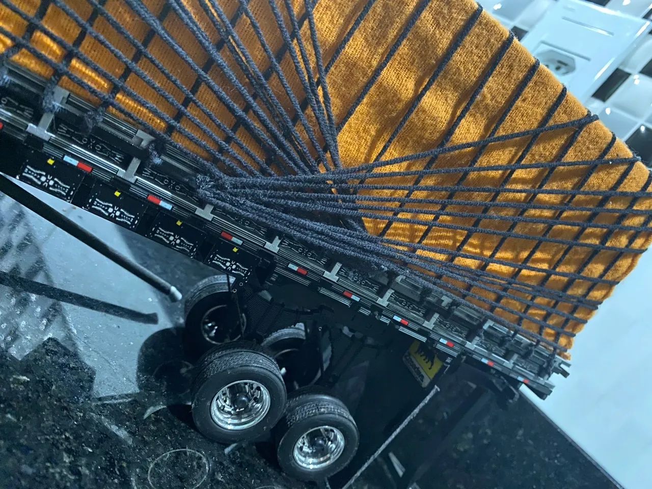 Caminhão miniatura constellation 24-250 teto baixo!!! - Foto 2