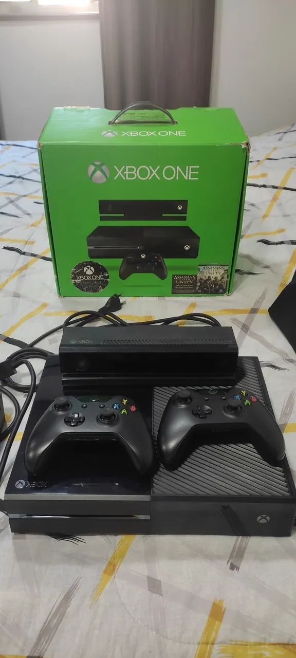 Xbox One com 2 Controles e Capa Protetora e jogos - Foto 4
