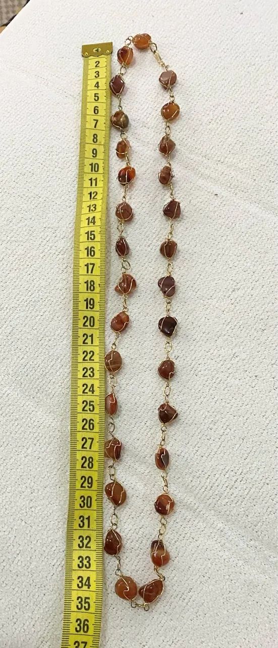 Vende-se Colar de pedra natural Ágata Mel. Com acabamento Dourado.