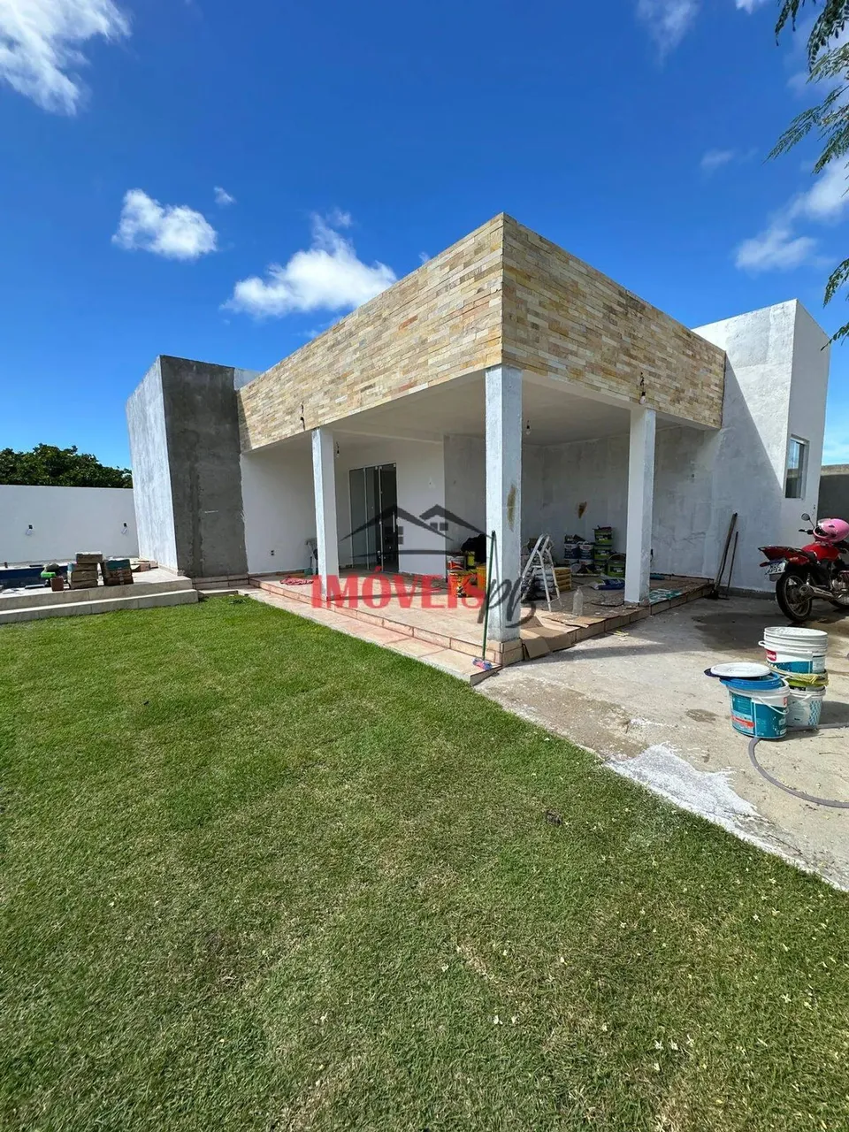 Casa de esquina toda solta na Praia do Amor, com excelente localização.