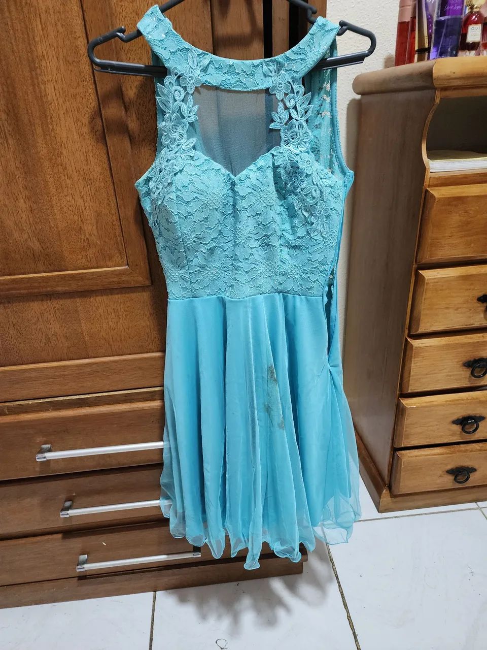 Vestido Azul Tiffany com Detalhes em Renda