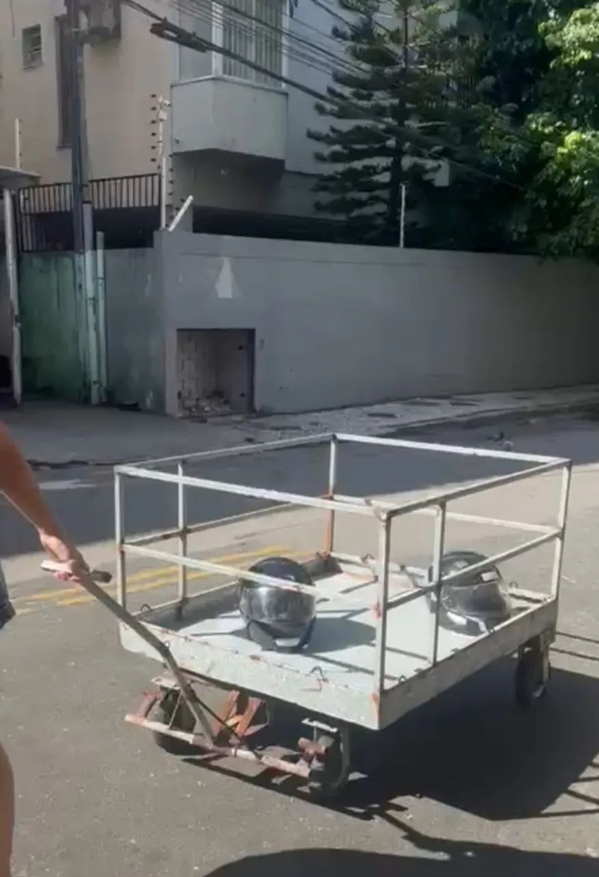 Carrinho de chapa de metal