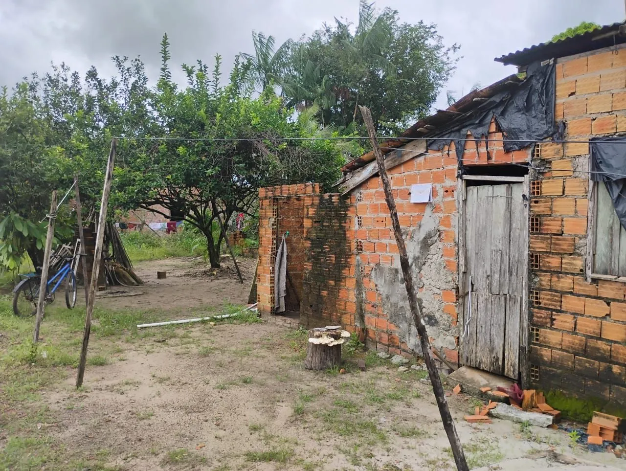 Vendo terreno com casa no santo Antônio do Tauá