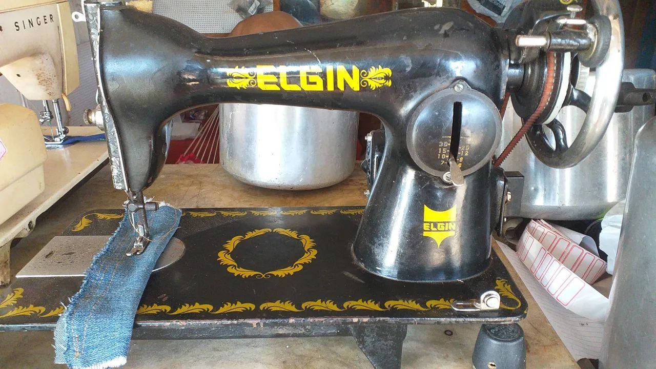 Máquina de Costura Elgin