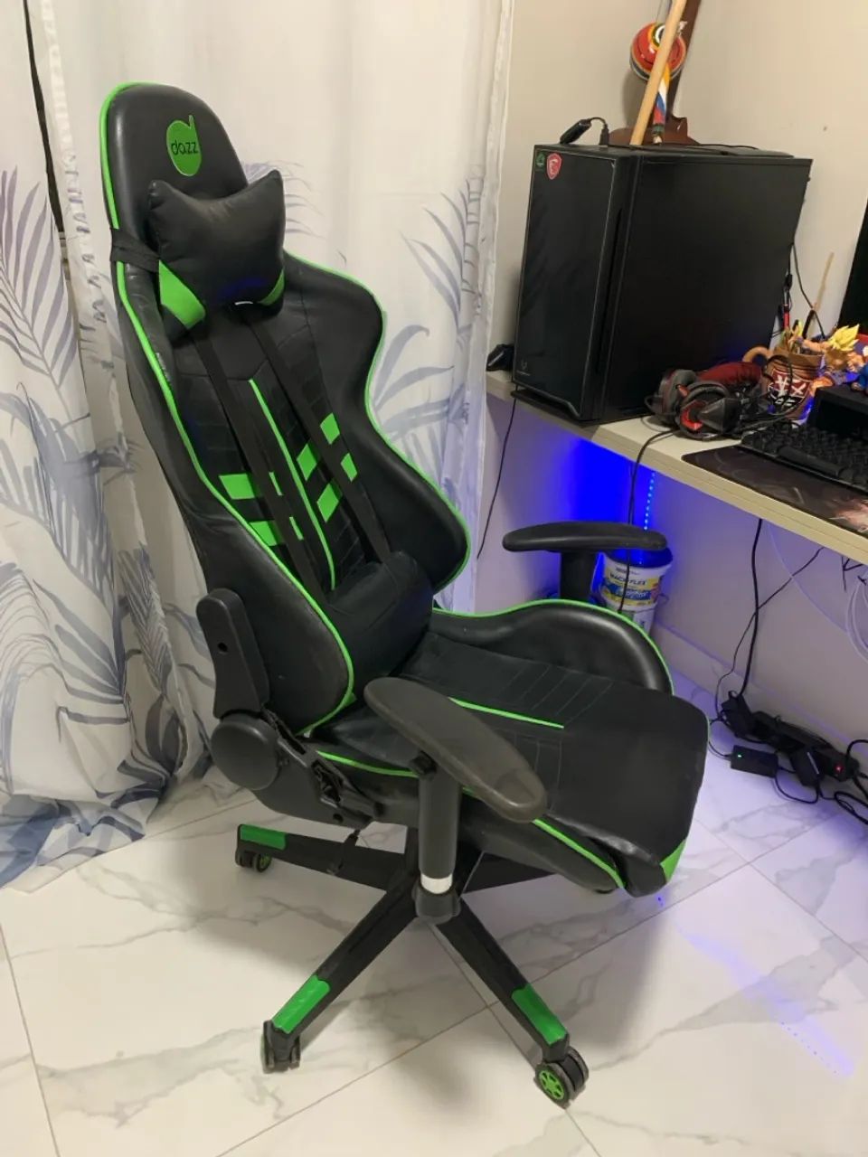 Cadeira Gamer Dazz - Conforto e Estilo para suas longas sessões!