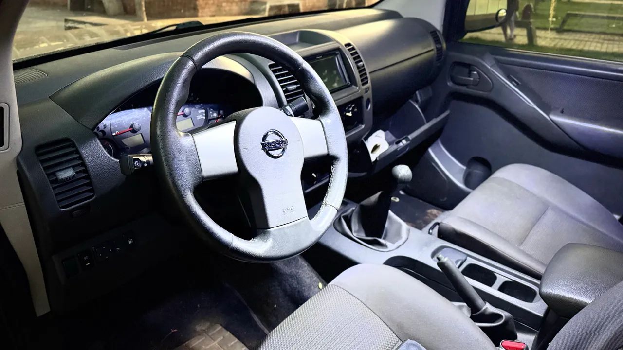 Nissan Frontier XE CD 4X4 2.5 TB Diesel 2013 - Foto 7