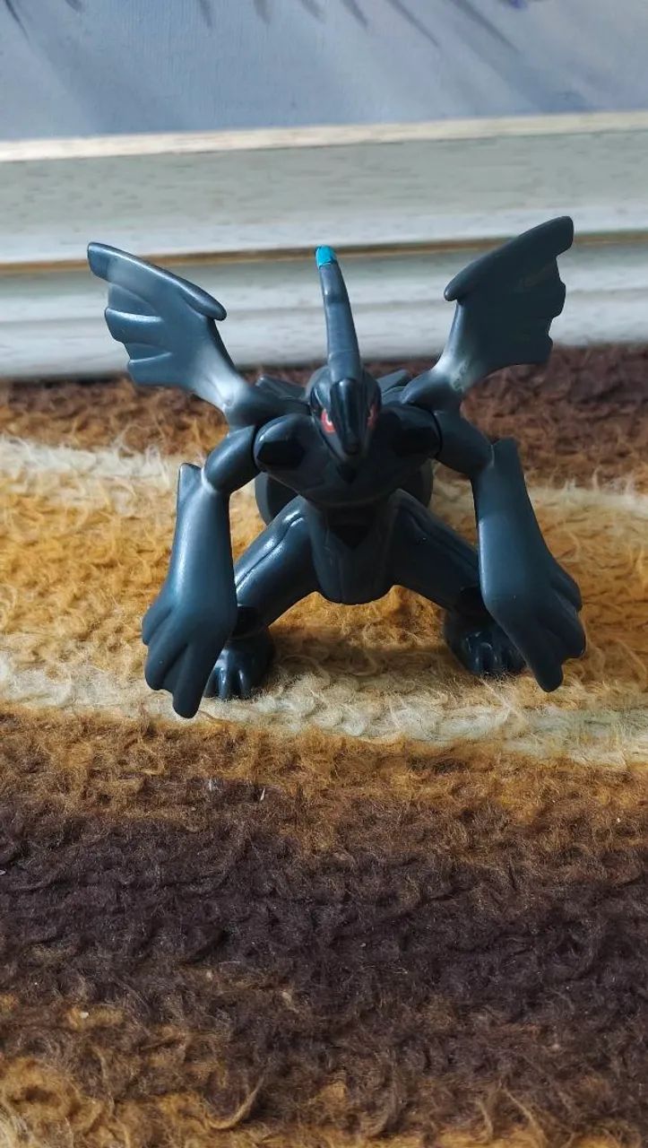Kit Pokémon - Necessaire + Zekrom + Latios + Brinde Surpresa<br> - Foto 3