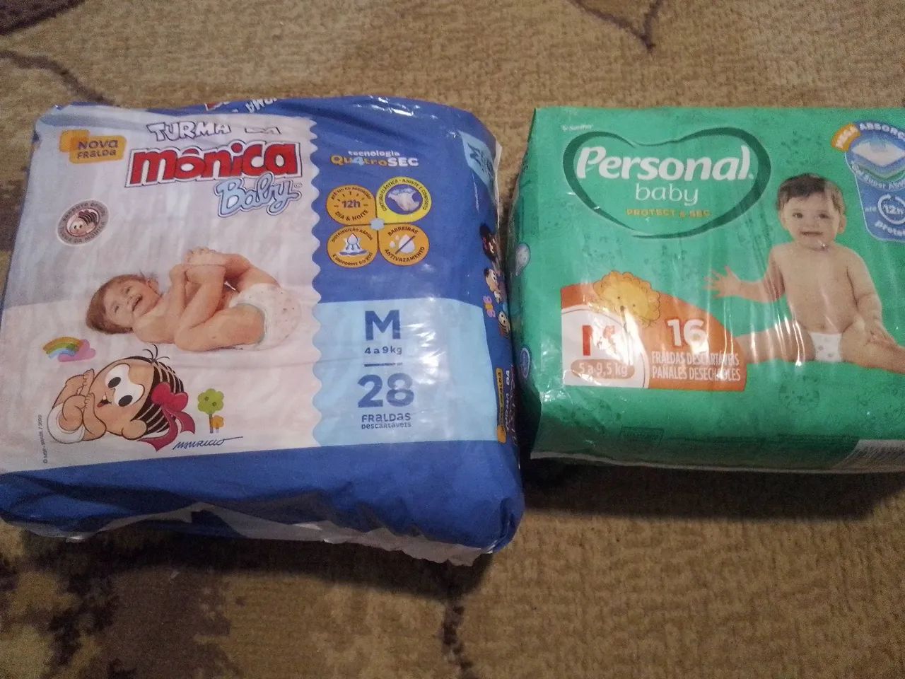 2 fraudas tamanho M (1-frauda da turma da Monica e 1-frauda da personal baby