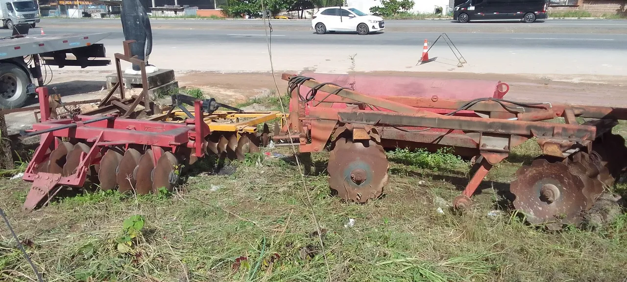 Grade Aradora de Discos - Implemento Agrícola