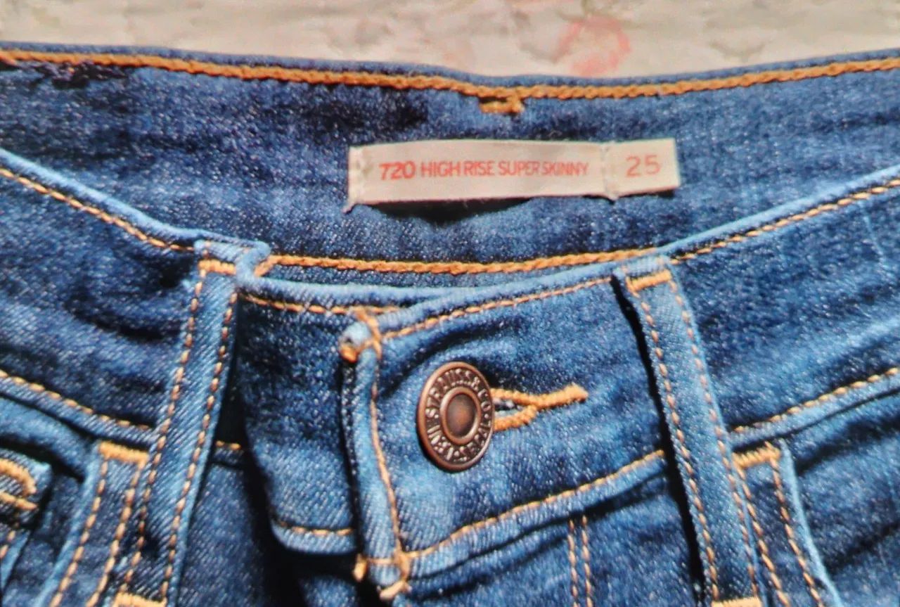 Calça jeans feminina - Levis - Foto 2