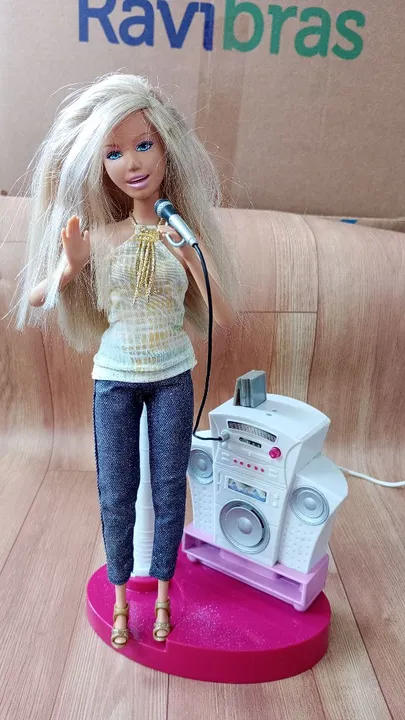 Boneca Barbie Cantora com Microfone e Micro System