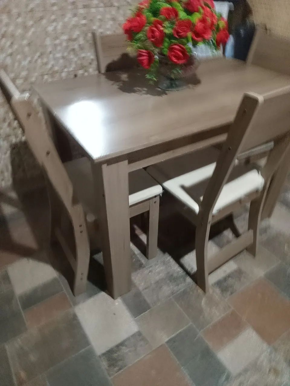 Mesa com 4 cadeiras 64307310432515124